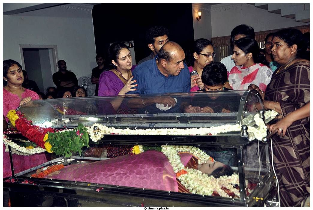 Celebrities Pay Last Respects to Manjula Vijayakumar Stills | Picture 519225