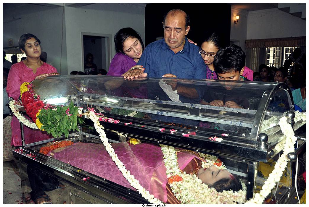 Celebrities Pay Last Respects to Manjula Vijayakumar Stills | Picture 519239