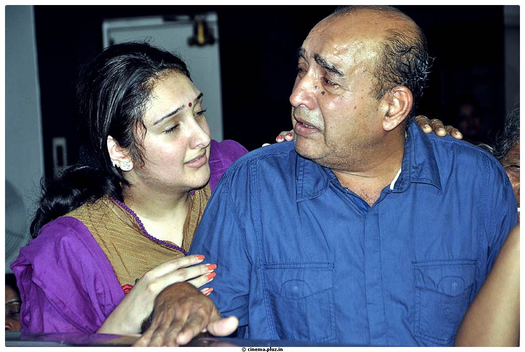 Celebrities Pay Last Respects to Manjula Vijayakumar Stills | Picture 519274