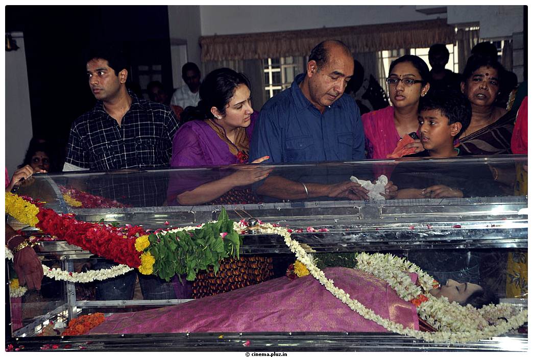 Celebrities Pay Last Respects to Manjula Vijayakumar Stills | Picture 519288