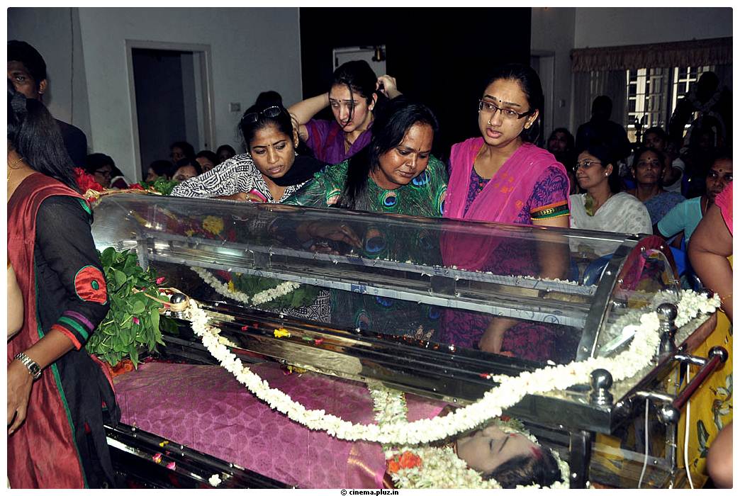 Celebrities Pay Last Respects to Manjula Vijayakumar Stills | Picture 519308