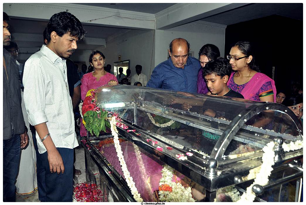 Celebrities Pay Last Respects to Manjula Vijayakumar Stills | Picture 519326