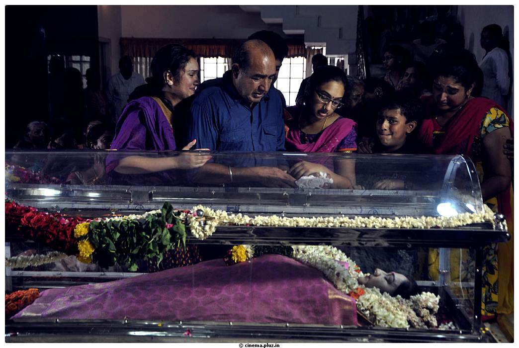 Celebrities Pay Last Respects to Manjula Vijayakumar Stills | Picture 519334