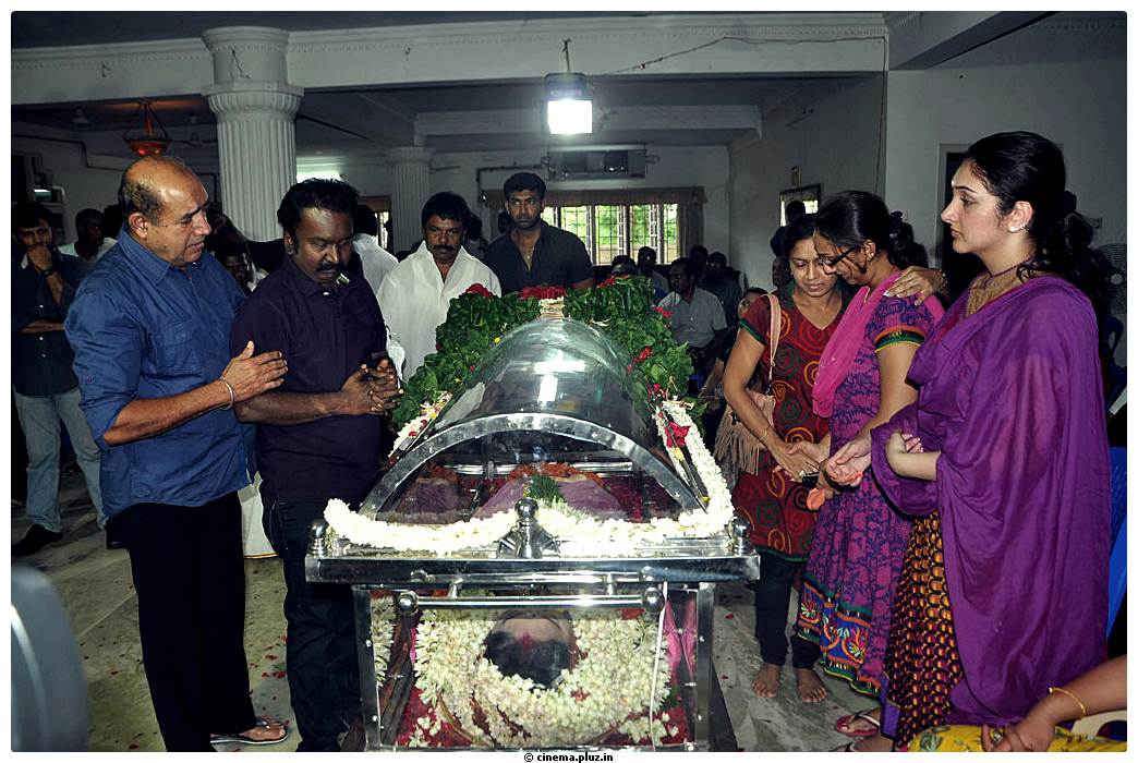 Celebrities Pay Last Respects to Manjula Vijayakumar Stills | Picture 519336