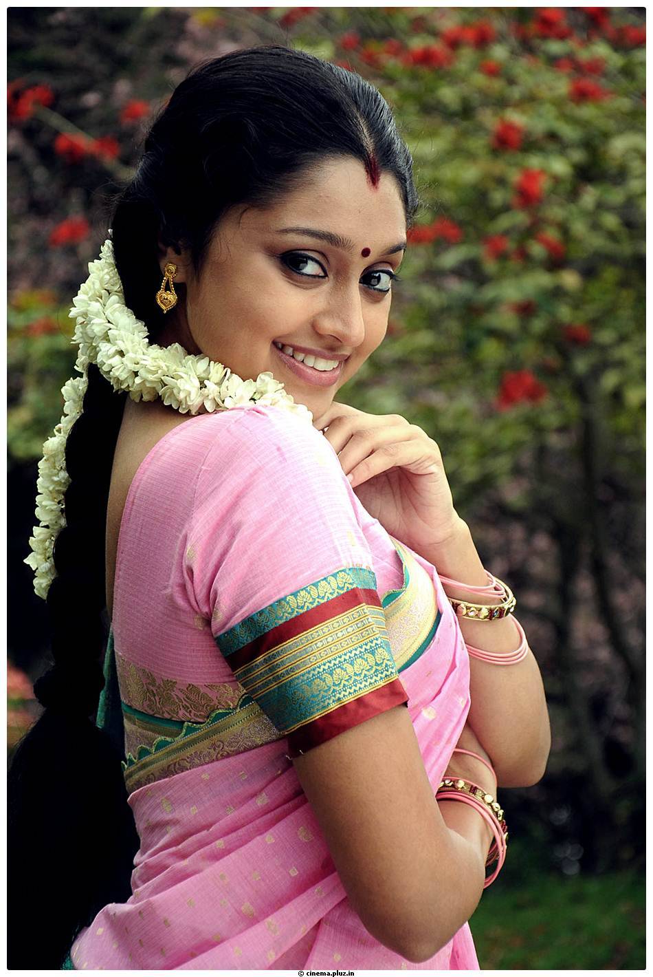 Sija Rose - Madhavanum Malarvizhiyum Movie Stills | Picture 475082
