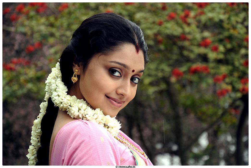 Sija Rose - Madhavanum Malarvizhiyum Movie Stills | Picture 475087
