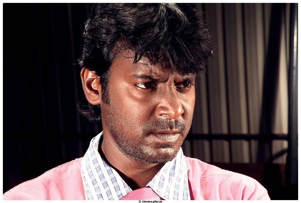 Vijay Vasanth - Theriyama Unnai Kadhalichitten Movie Stills | Picture 494623