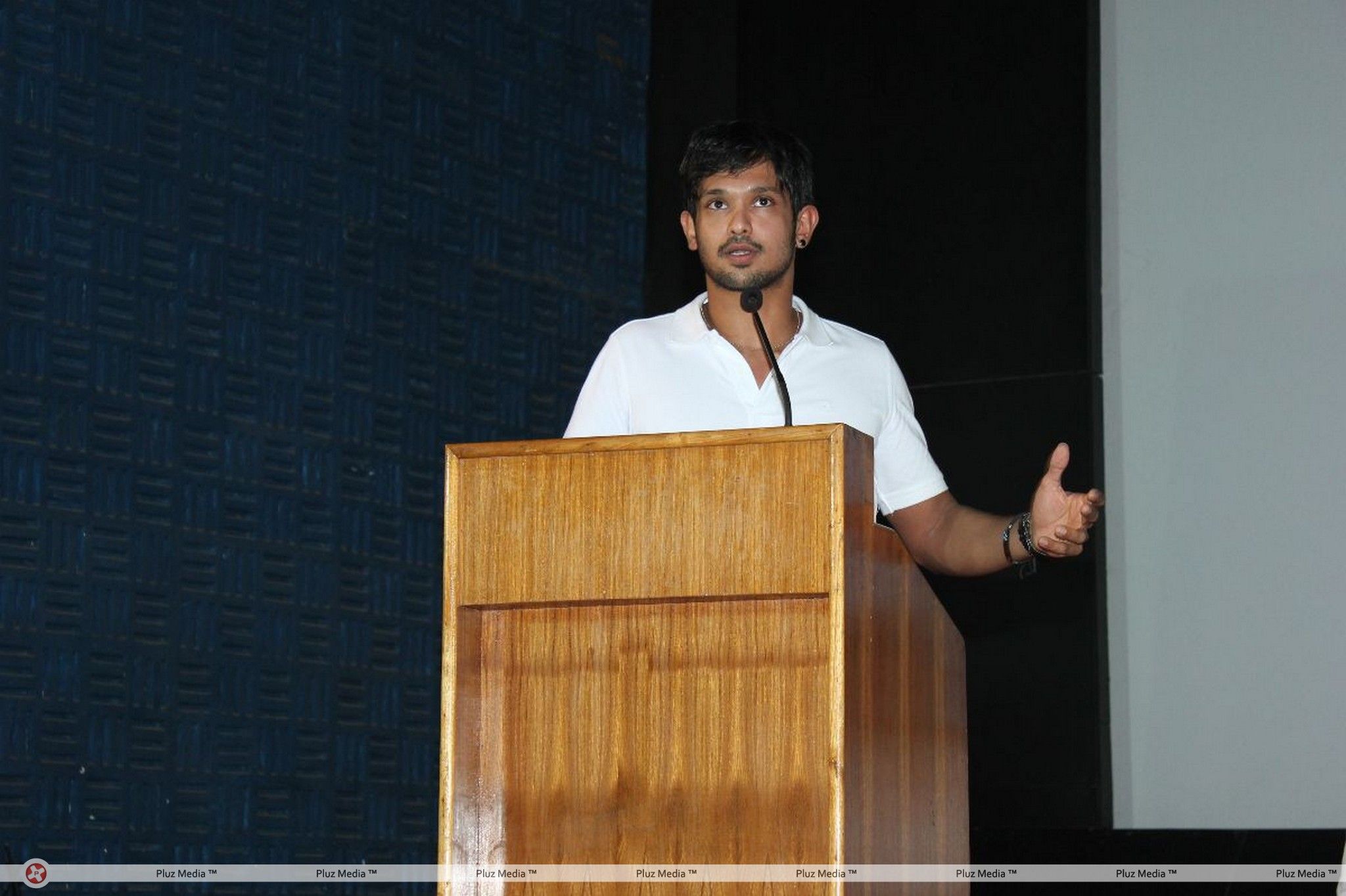 Nakul - Vallinam First Look Launch Press Meet Pictures | Picture 403377