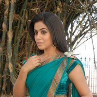 Poorna Hot Photos at Telugulo Naaku Nachni Padam Prema Movie Launch | Picture 385021
