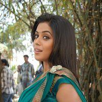 Poorna Hot Photos at Telugulo Naaku Nachni Padam Prema Movie Launch | Picture 385055