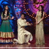 Genelia D'Souza & Malaika Arora on shooting sets of Nachle Ve - Pictures | Picture 140739