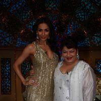 Genelia D'Souza & Malaika Arora on shooting sets of Nachle Ve - Pictures | Picture 140744
