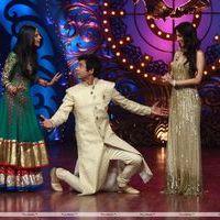 Genelia D'Souza & Malaika Arora on shooting sets of Nachle Ve - Pictures | Picture 140747