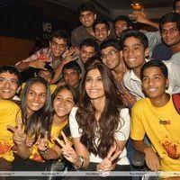 Sonam kapoor meets Twitter fans at Welingkar college - Pictures | Picture 140784