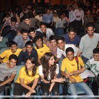 Sonam kapoor meets Twitter fans at Welingkar college - Pictures | Picture 140719