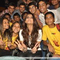Sonam kapoor meets Twitter fans at Welingkar college - Pictures | Picture 140791