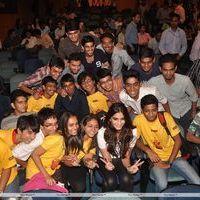 Sonam kapoor meets Twitter fans at Welingkar college - Pictures | Picture 140721