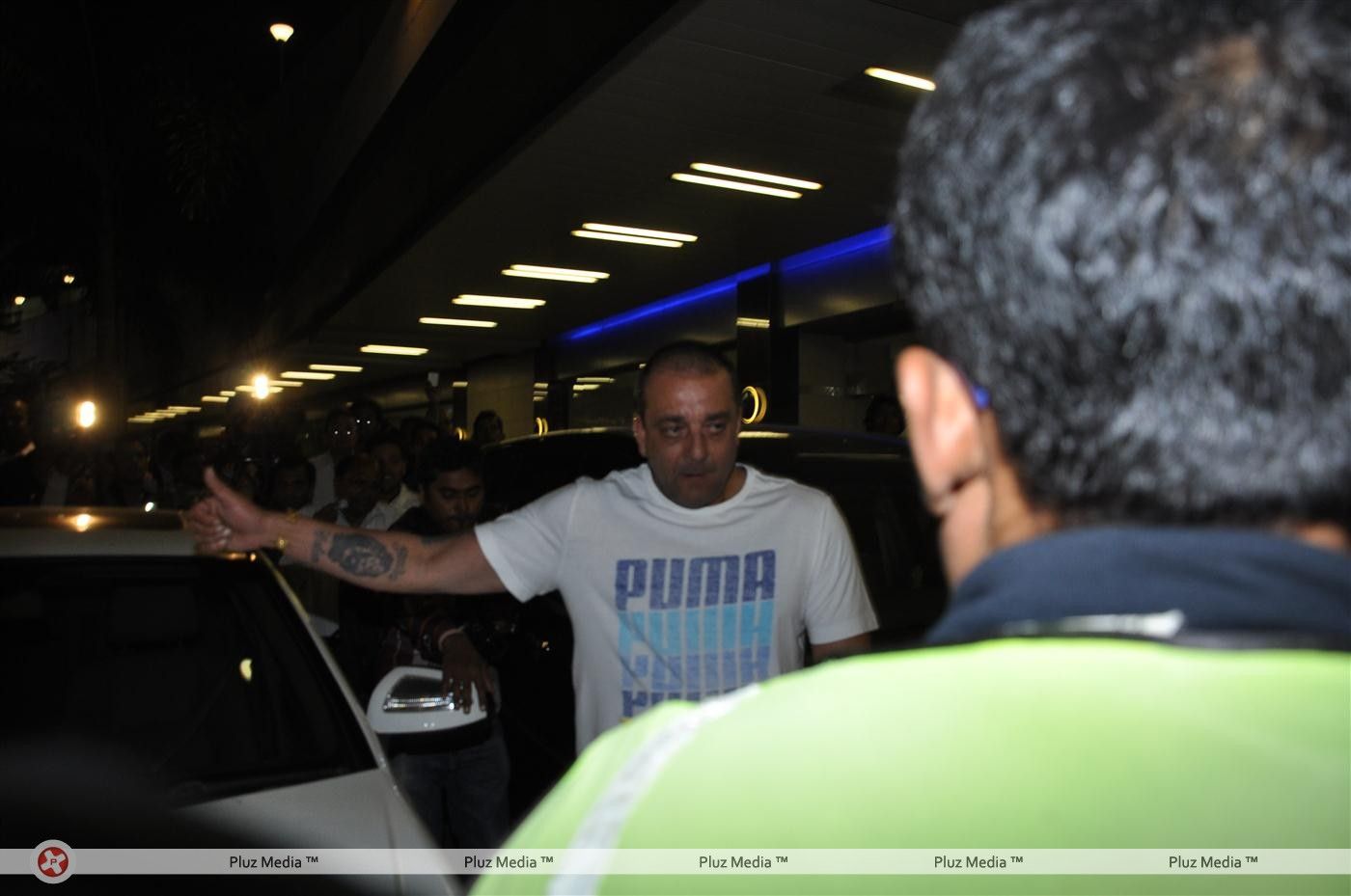 Sanjay Dutt with wife & twin kids snapped at Mumbai International Airport - Pictures | Picture 144163