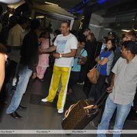 Sanjay Dutt with wife & twin kids snapped at Mumbai International Airport - Pictures | Picture 144178