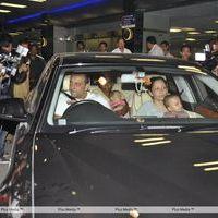 Sanjay Dutt with wife & twin kids snapped at Mumbai International Airport - Pictures | Picture 144184