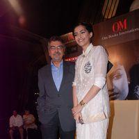 Sonam Kapoor at Khalid Mohammed's book launch - Photos | Picture 185654