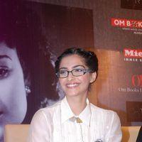 Sonam Kapoor at Khalid Mohammed's book launch - Photos | Picture 185657