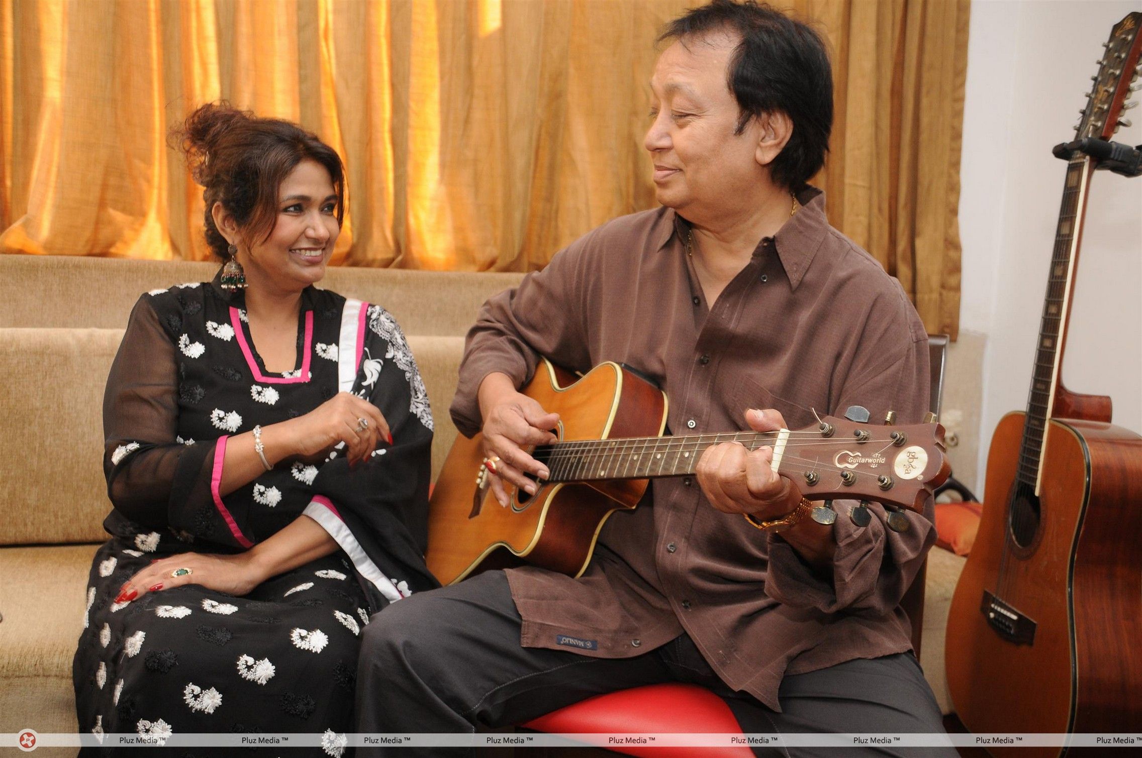 Bhupinder and Mitali Singh at rehersal for 'Aksar' - Photos | Picture 190968