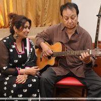 Bhupinder and Mitali Singh at rehersal for 'Aksar' - Photos | Picture 190969