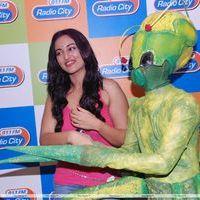 Sonakshi Sinha - Sonakshi Sinha promotes Joker at Radio City Photos | Picture 244202