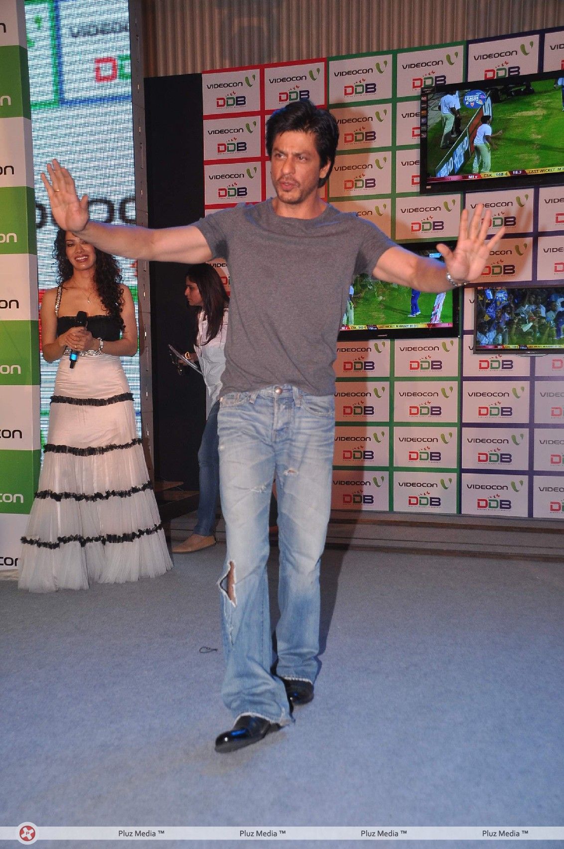 Shahrukh Khan - Shahrukh Khan at DDB Videocon press meet Photos | Picture 251539