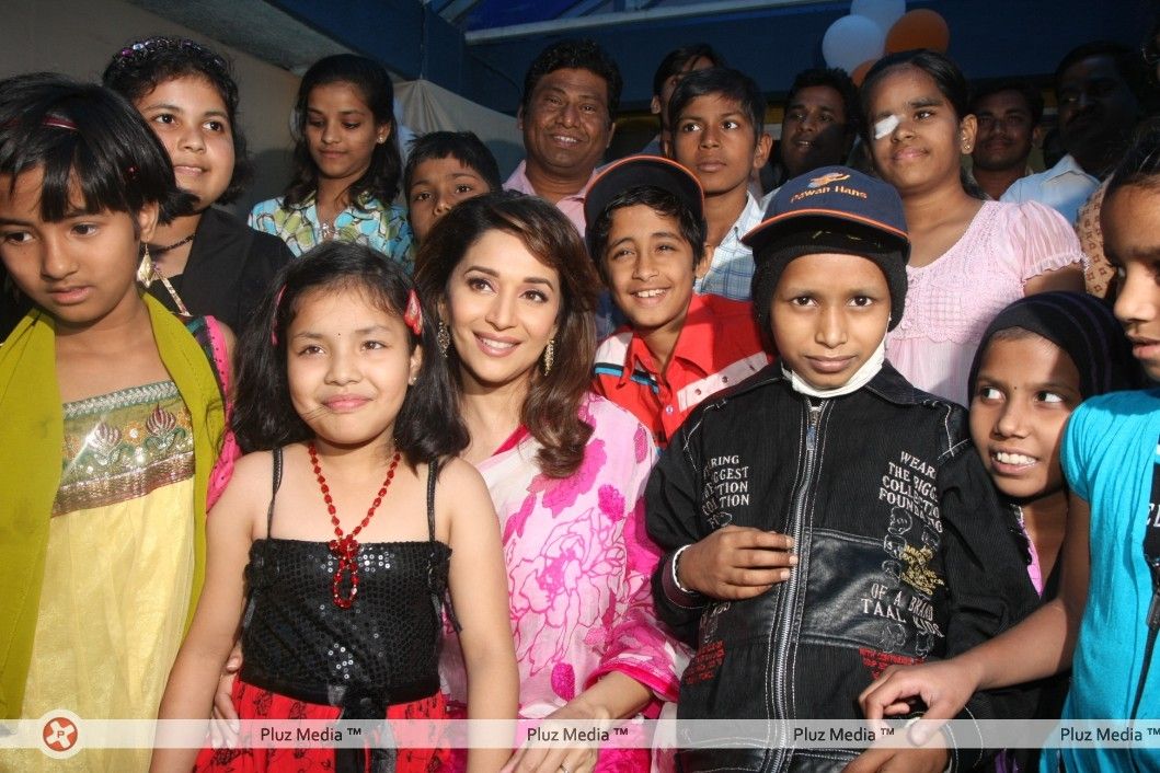 Photos - Madhuri Dixit Nene interacts with Cancer affected children on World Cancer Day | Picture 161835