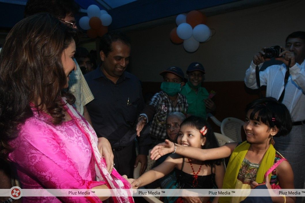 Photos - Madhuri Dixit Nene interacts with Cancer affected children on World Cancer Day | Picture 161845