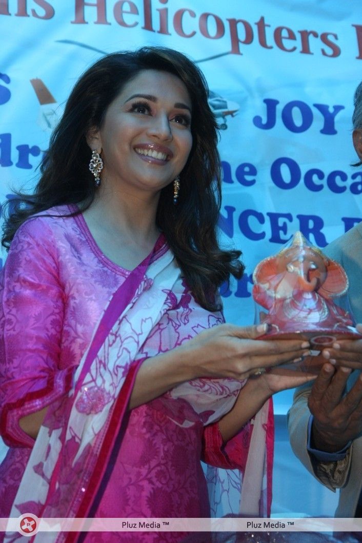 Photos - Madhuri Dixit Nene interacts with Cancer affected children on World Cancer Day | Picture 161847