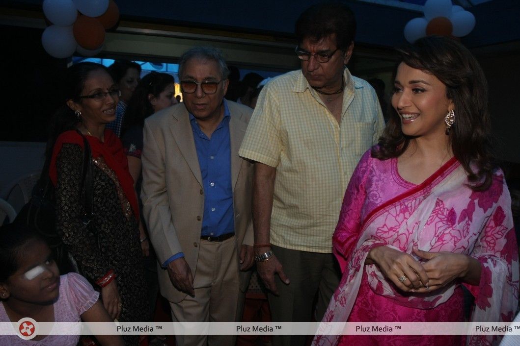 Photos - Madhuri Dixit Nene interacts with Cancer affected children on World Cancer Day | Picture 161854