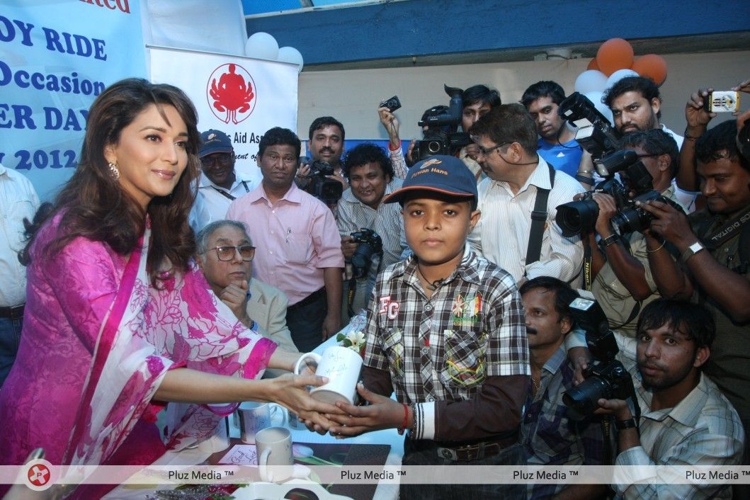 Photos - Madhuri Dixit Nene interacts with Cancer affected children on World Cancer Day | Picture 161857