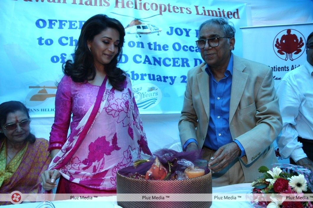 Photos - Madhuri Dixit Nene interacts with Cancer affected children on World Cancer Day | Picture 161860