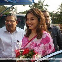 Photos - Madhuri Dixit Nene interacts with Cancer affected children on World Cancer Day | Picture 161840