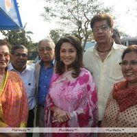 Photos - Madhuri Dixit Nene interacts with Cancer affected children on World Cancer Day | Picture 161864