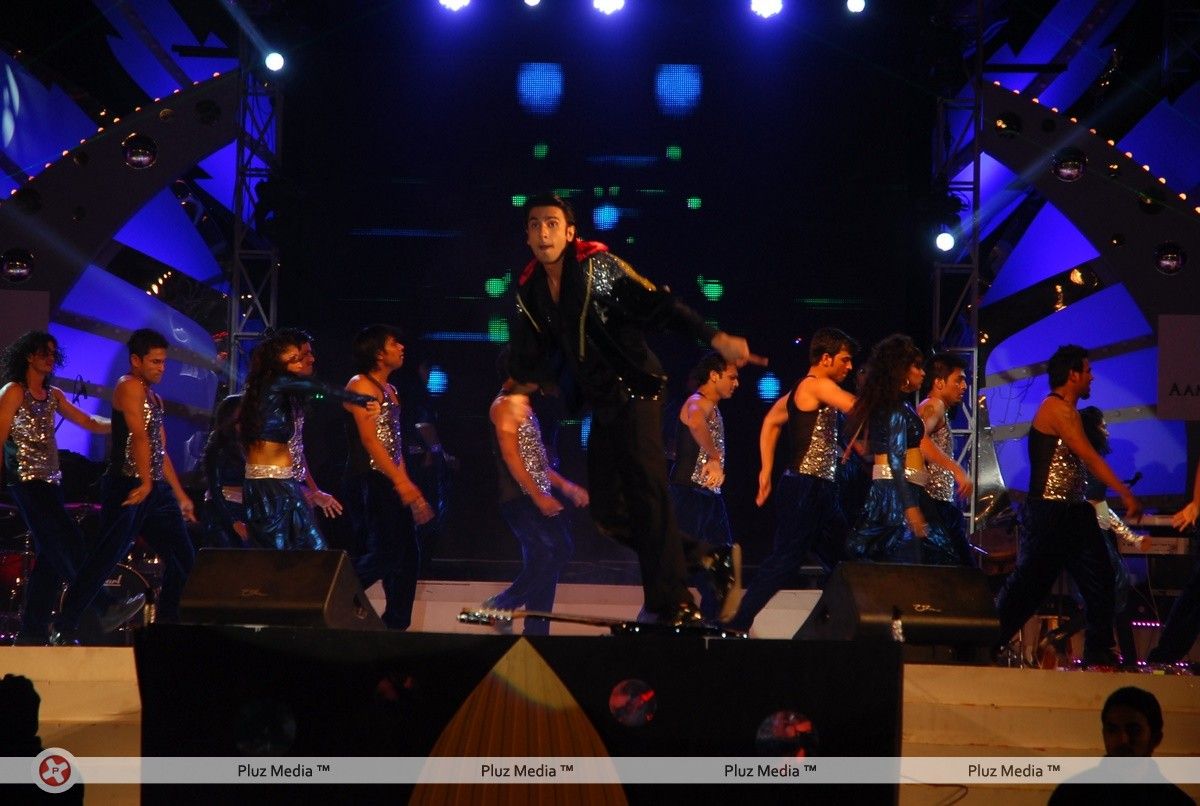 Photos - Ranveer Singh & Lisa Haydon performing at Aamby Valley City | Picture 144341