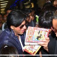 Photos - SRK snapped at Mumbai International Airport | Picture 145085