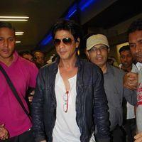 Photos - SRK snapped at Mumbai International Airport | Picture 145086