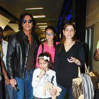 Photos - SRK snapped at Mumbai International Airport | Picture 145100