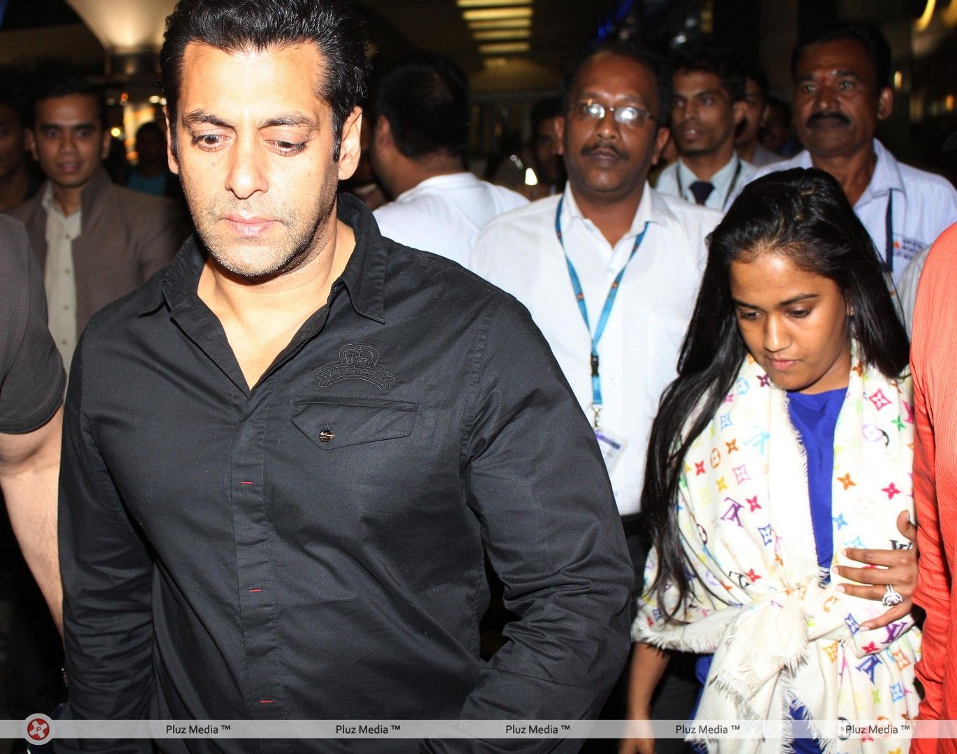 Photos - Salman Khan snapped at Mumbai International Airport | Picture 145074