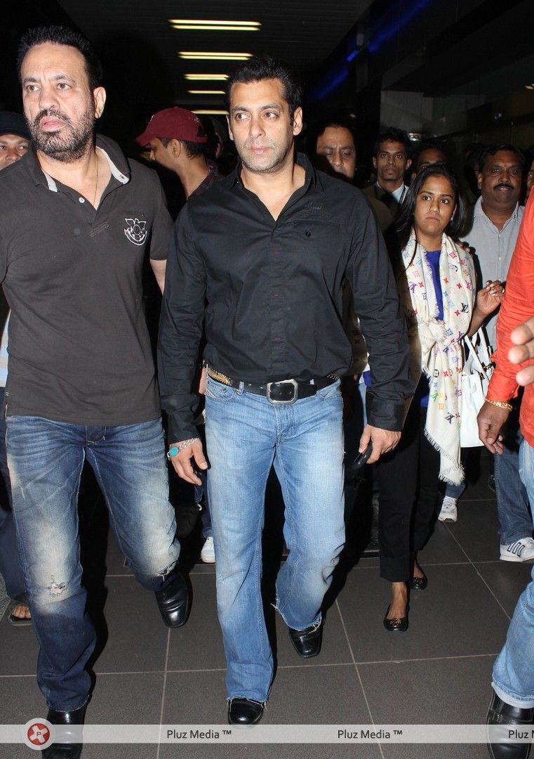 Photos - Salman Khan snapped at Mumbai International Airport | Picture 145078