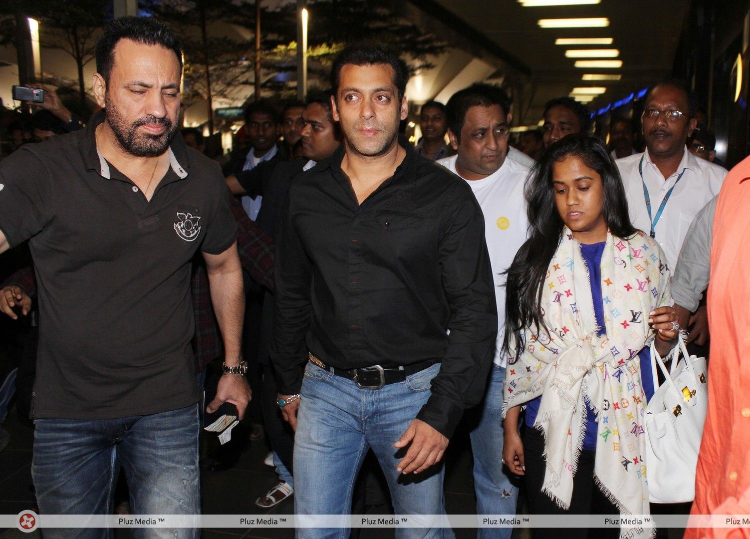 Photos - Salman Khan snapped at Mumbai International Airport | Picture 145082