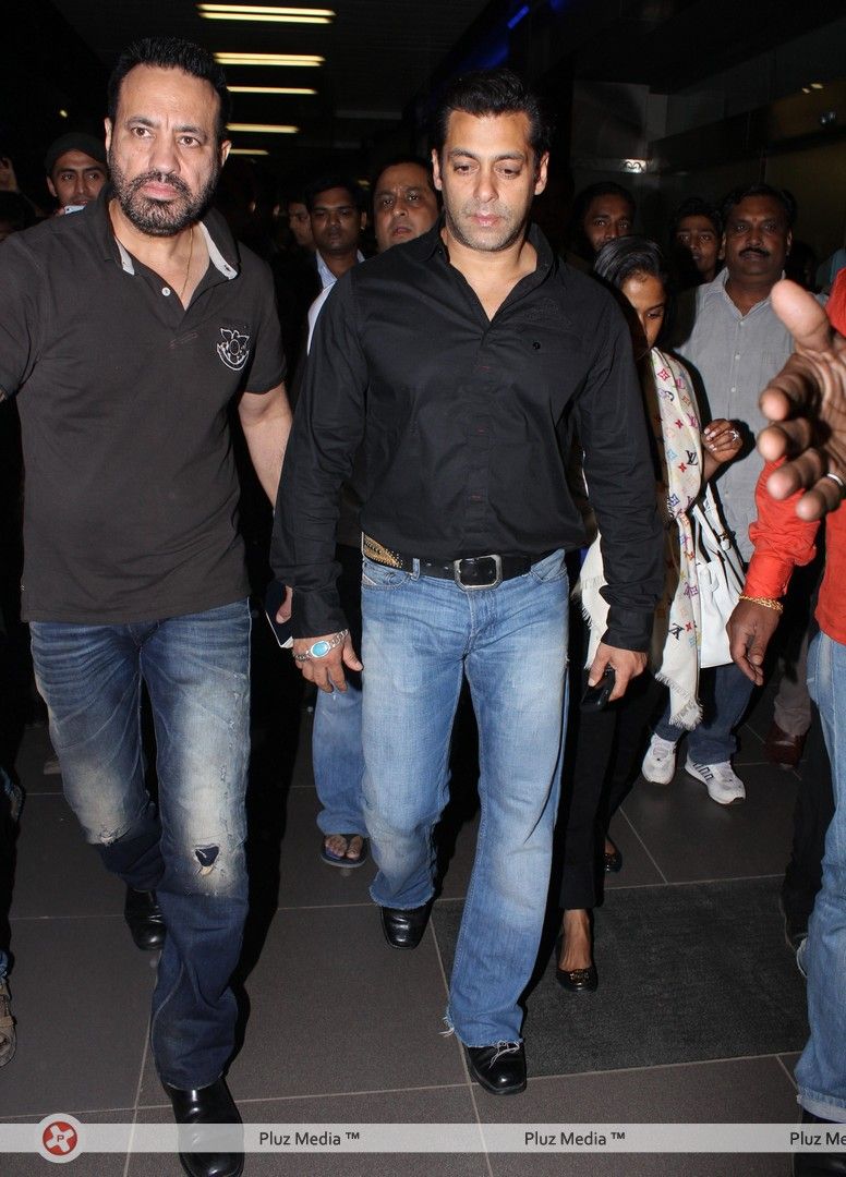 Photos - Salman Khan snapped at Mumbai International Airport | Picture 145083
