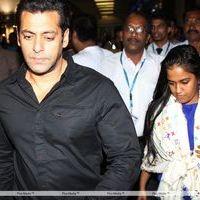 Photos - Salman Khan snapped at Mumbai International Airport | Picture 145074