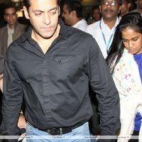 Photos - Salman Khan snapped at Mumbai International Airport | Picture 145075