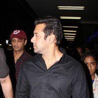 Photos - Salman Khan snapped at Mumbai International Airport | Picture 145077