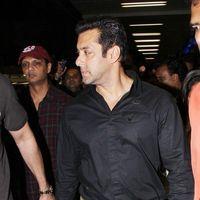 Photos - Salman Khan snapped at Mumbai International Airport | Picture 145079